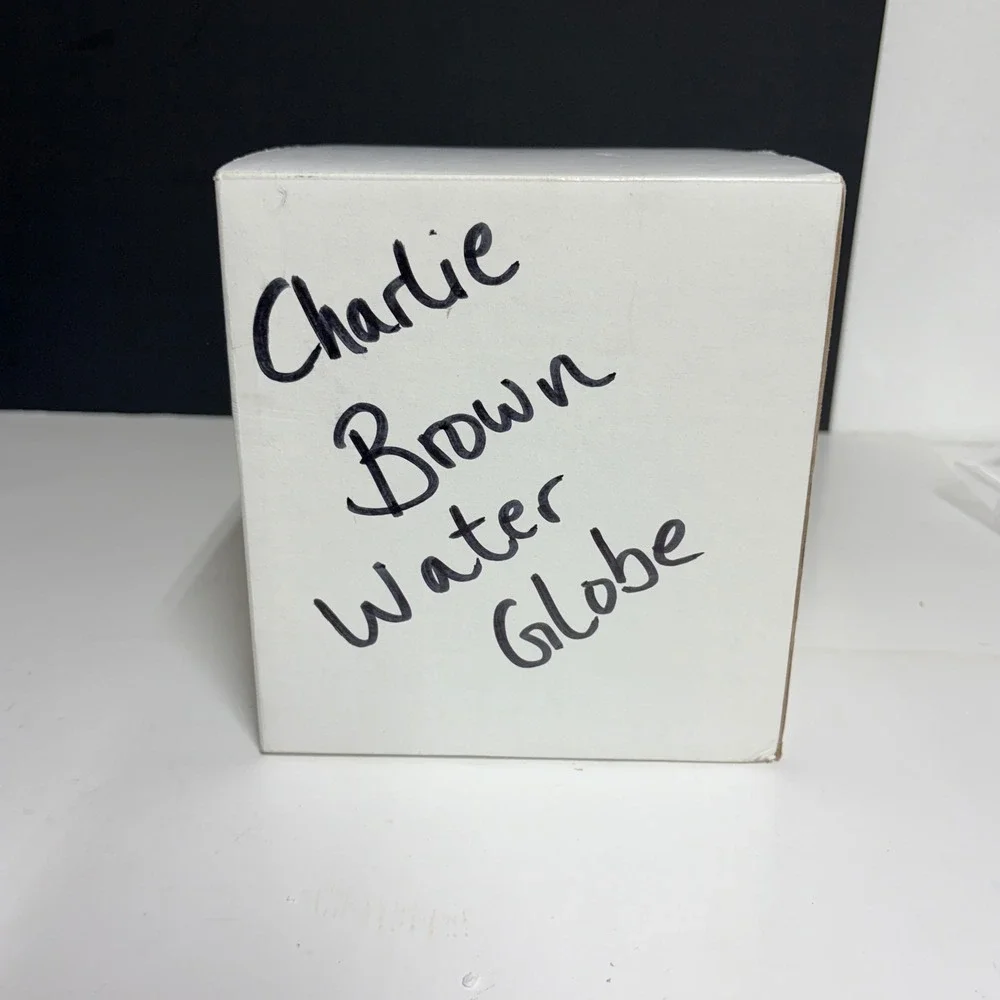 Peanuts Charlie Brown Christmas Snow Globe Snoopy Doghouse‎ 108550 Holiday Decor